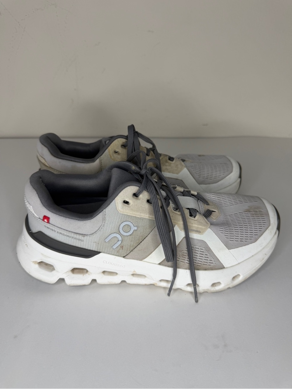On Cloudrunner Gray White Women’s Size 7.5 Running Shoes CloudTec Sneakers